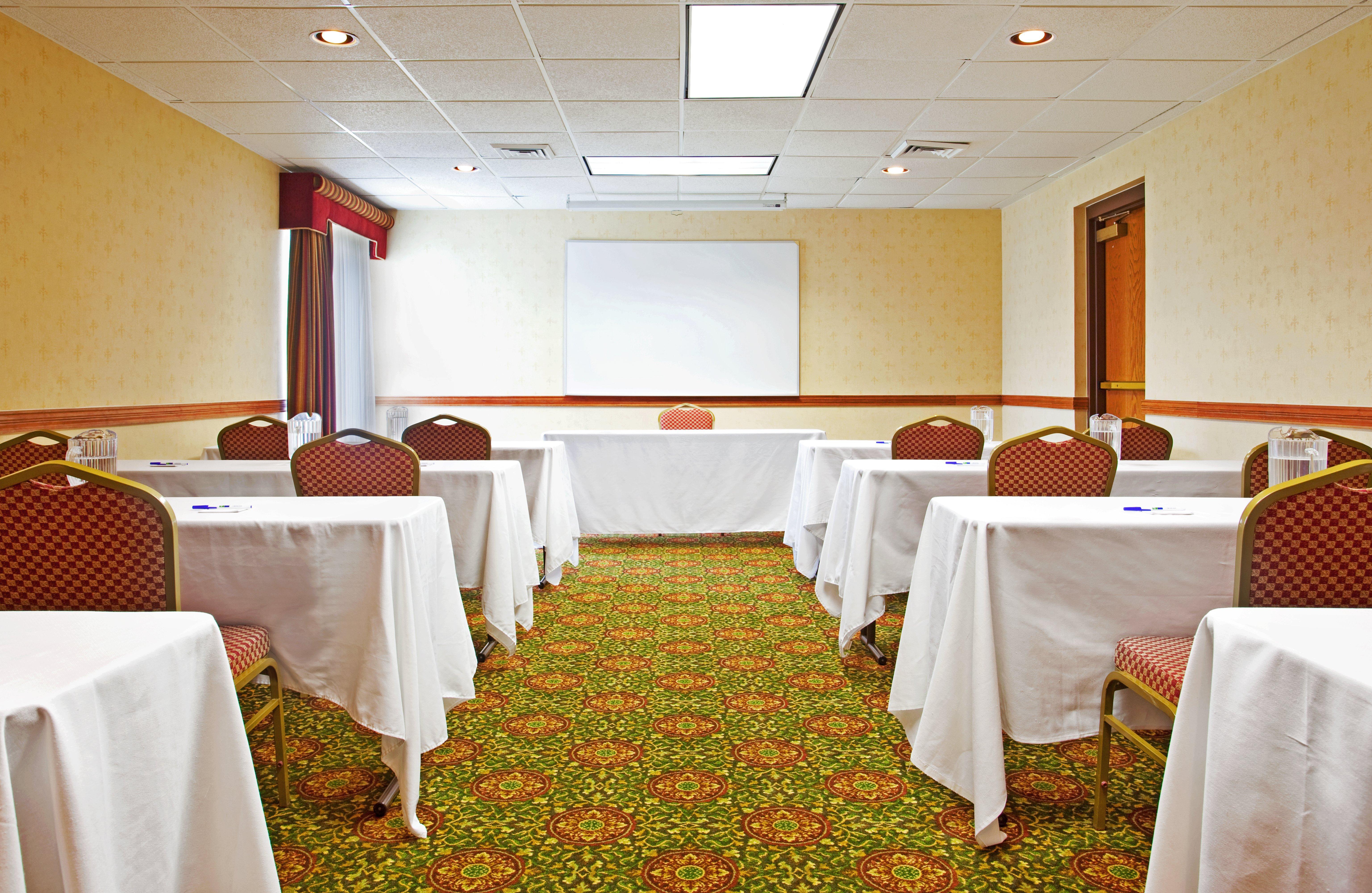 Candlewood Suites Grand Rapids Airport By Ihg Cascade Extérieur photo