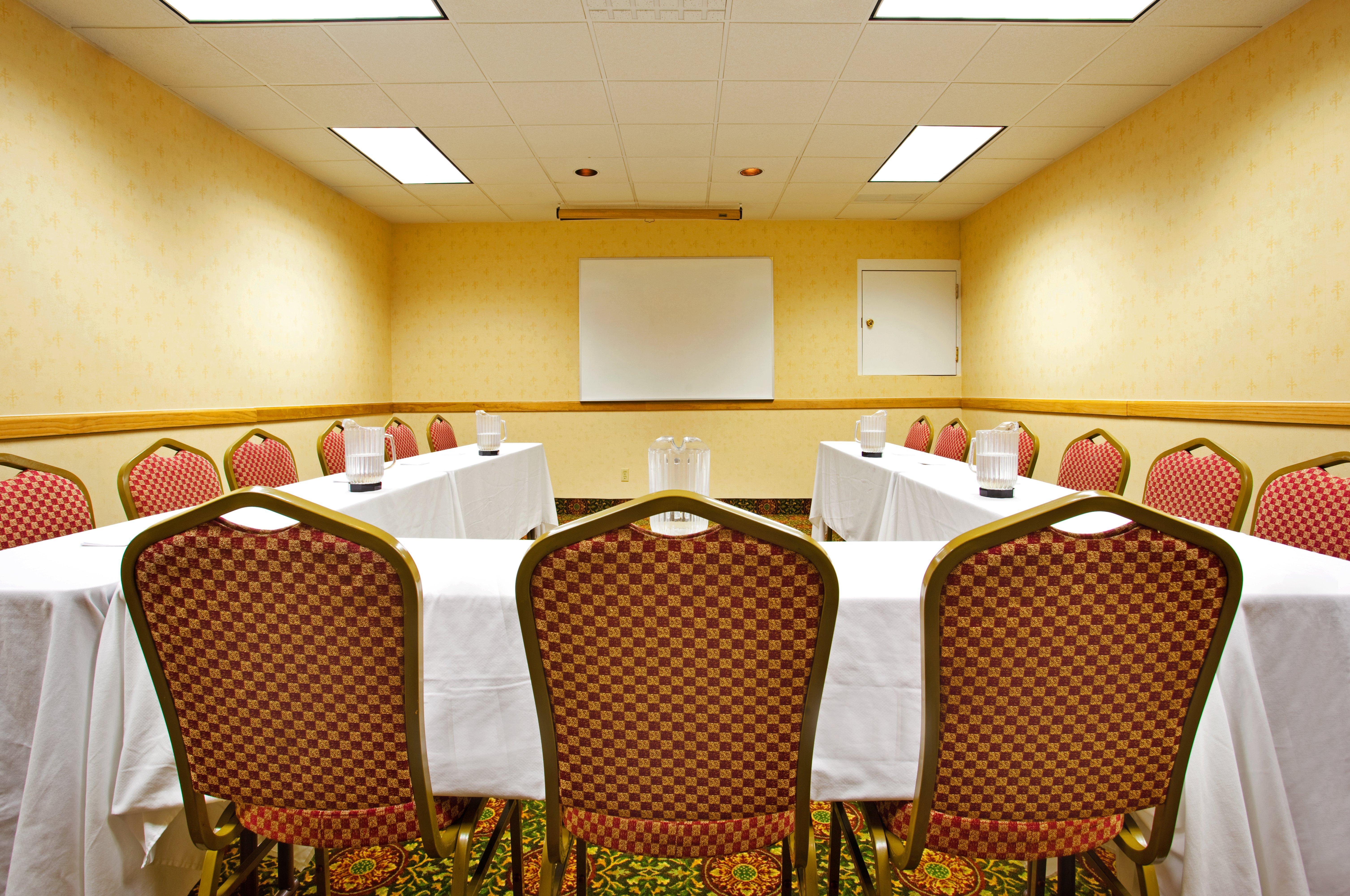 Candlewood Suites Grand Rapids Airport By Ihg Cascade Extérieur photo